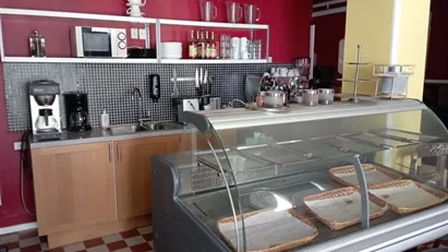 Butik och cafélokal i Gamla Råsunda, 100 kvm, låg hyra